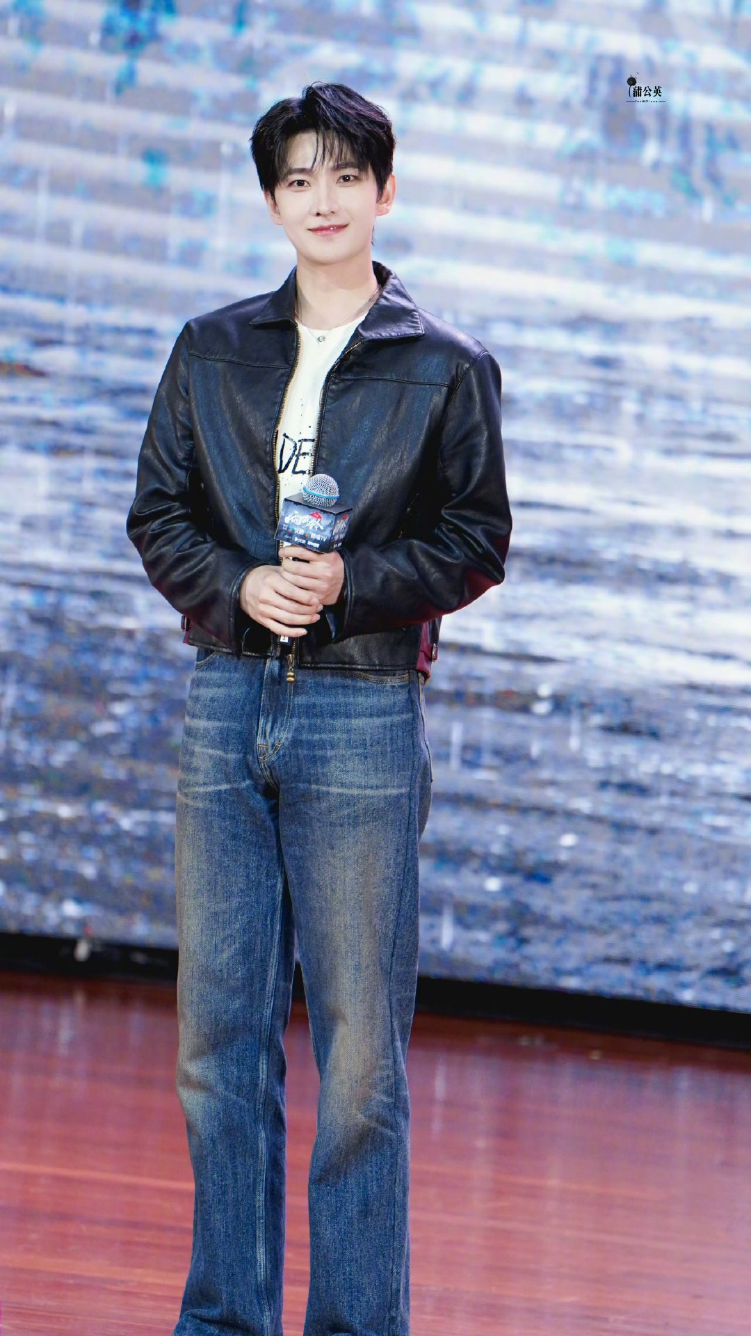 杨洋怎么这么大方 杨洋送到人心坎里了剧宣伴手礼直接安排黄金，杨洋这大方程度直接拉