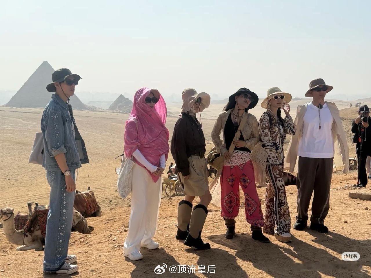 也是蛮佩服龚俊的，参加花少在那么晒的地方还能keep住状态，还是那么清爽。 ​​