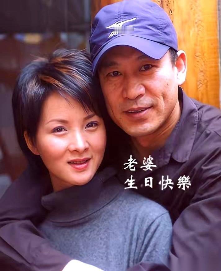 演员谢兰和师小红，有个埋了11年的约定。
27岁结婚那天，谢兰把话说得很死：“我