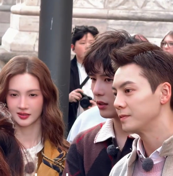 怎么这么帅，魅力又加分了[捂嘴哭][捂嘴哭] ​​​