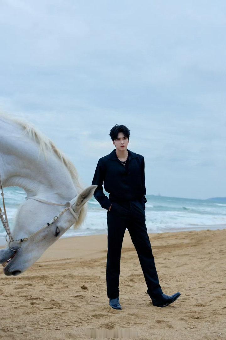 马小宇强制爱邵子恒超燃青春的合唱本以为是氛围感霸总戏，结果成了搞笑名场面，邵子恒