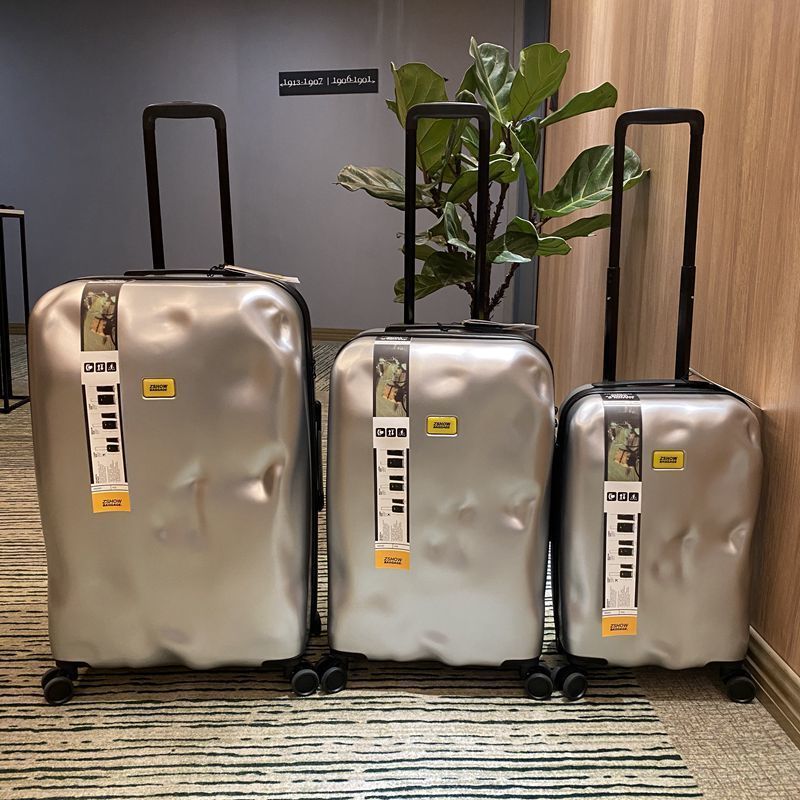 每次出趟远差，都会搞坏一个行李箱，这次干脆直接买个战损版行李箱好了