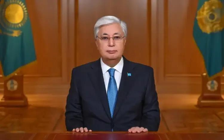 哈萨克斯坦总统托卡耶夫在新年贺词中提到：哈萨克斯坦国民人均寿命首次达到了75岁。