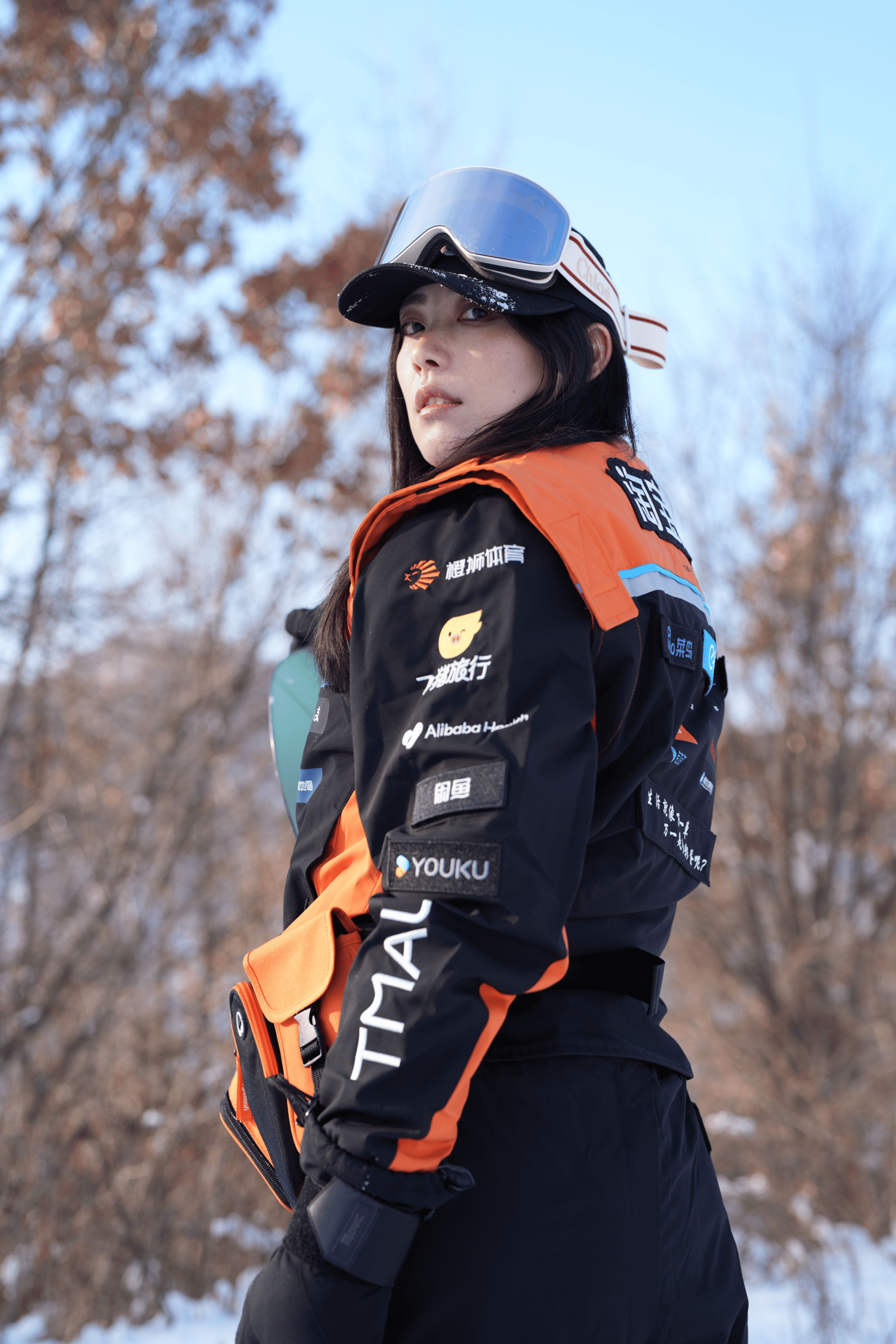 雪友不光能刻滑平花，还能cos外卖骑士！淘宝闪购把外卖送进雪场 雪场中央惊现穿着