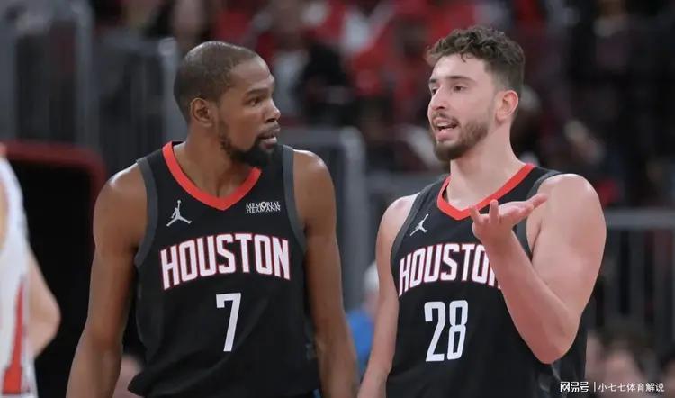 季后赛在即，对火箭没有过高奢求，只希望全队放下包袱全力去拼。不管对手是谁，都要拿