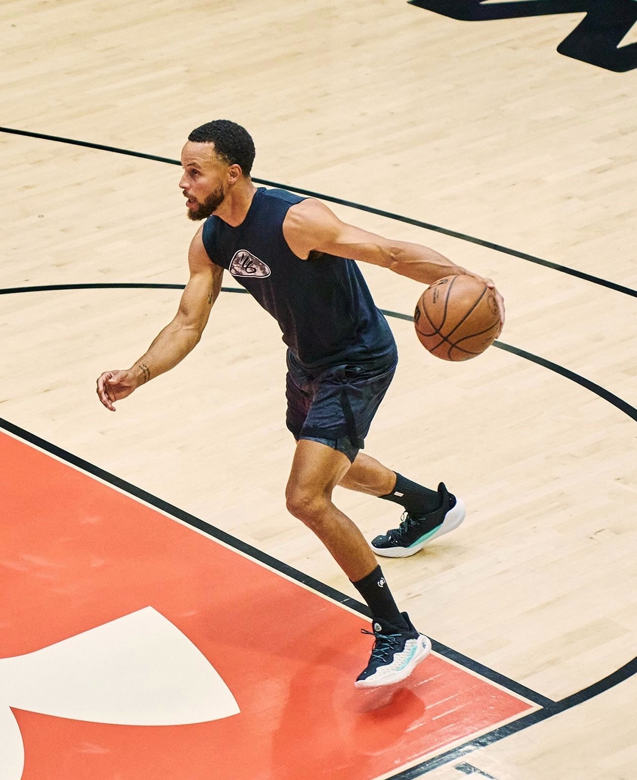 我现在有一个想法 来帮助还想收藏/转手UA库里球鞋的朋友借用我这个账号的平台 留