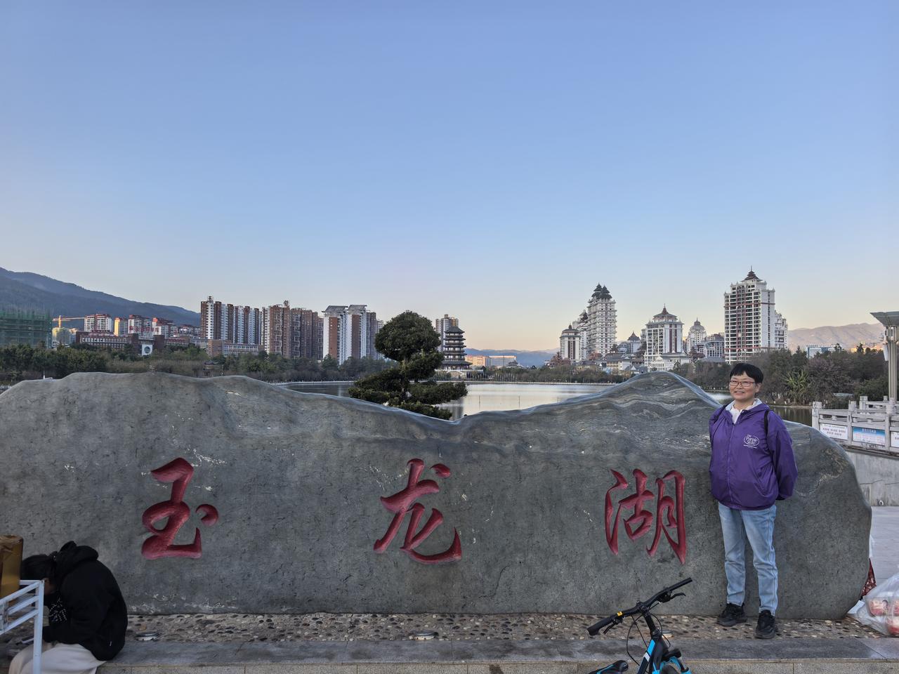 临沧这家叫曼听园的餐厅有特色
       今天，我们离开普洱营地，走昆磨高速、