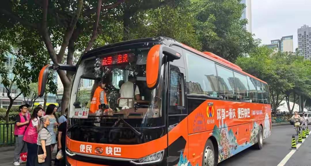 动车二等座58元到郊区站，大巴23.9元进市中心。差价34.1元。

动车省下的
