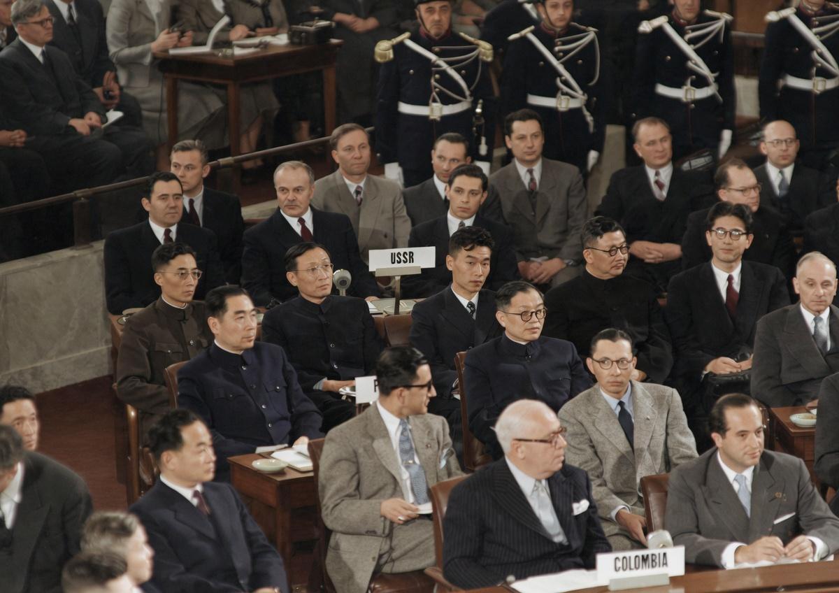 这是1955年印度尼西亚·万隆会议（首届亚非会议）会场老照片，是新中国外交史上里