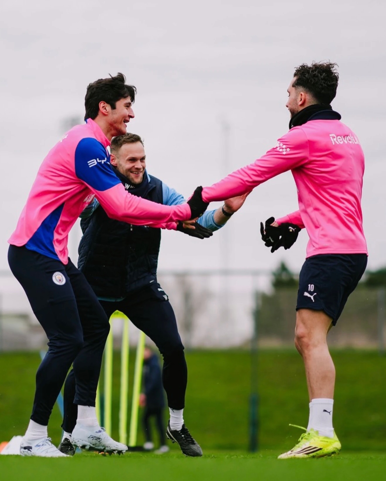 城里训练欢乐多——备战纽卡斯尔联，众目睽睽之下瓜和鲁本你们在干嘛，把瓜拉开换我来