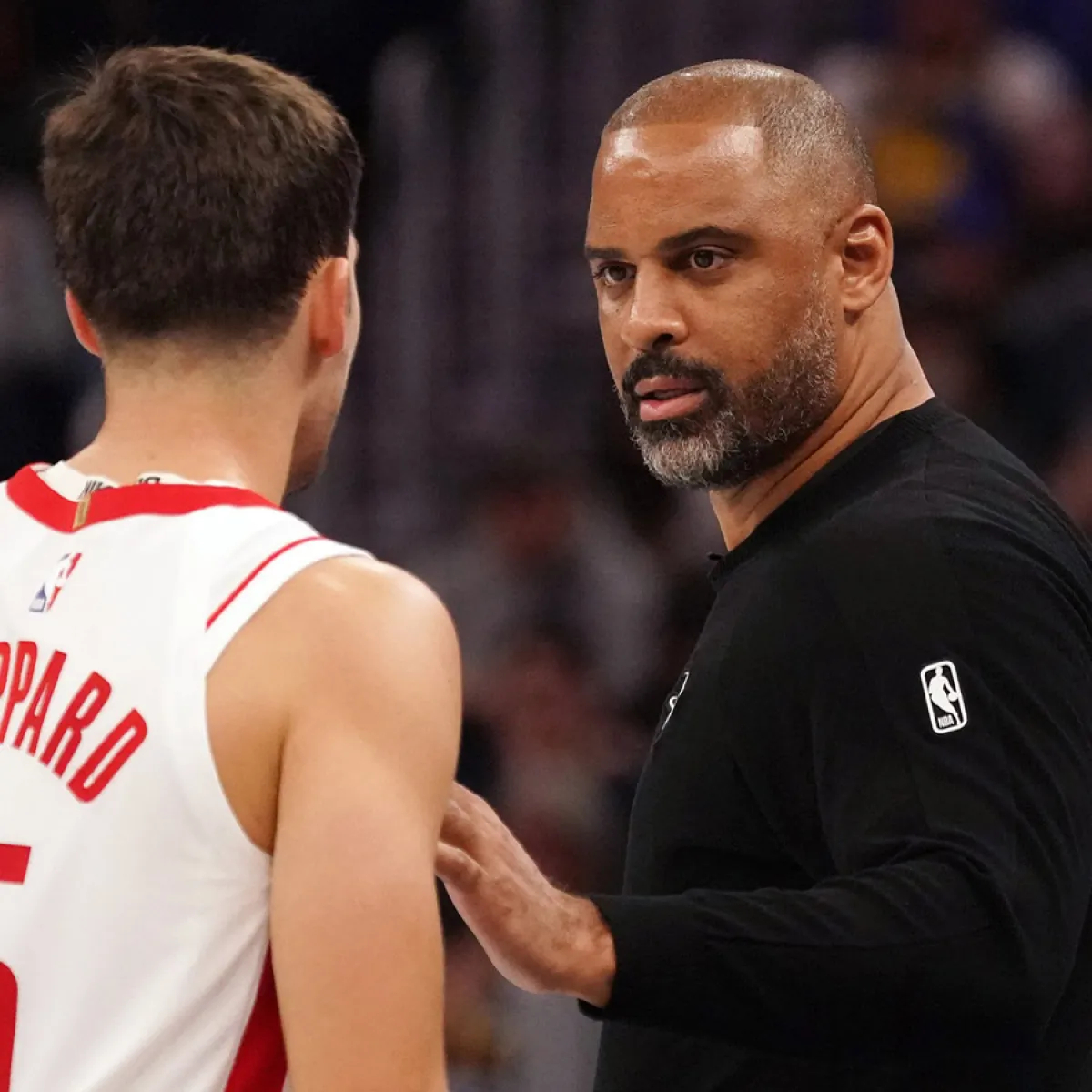 顺便一提，在亚当斯受伤后的5场，火箭替补场均24分，联盟垫底，其中谢泼德场均13