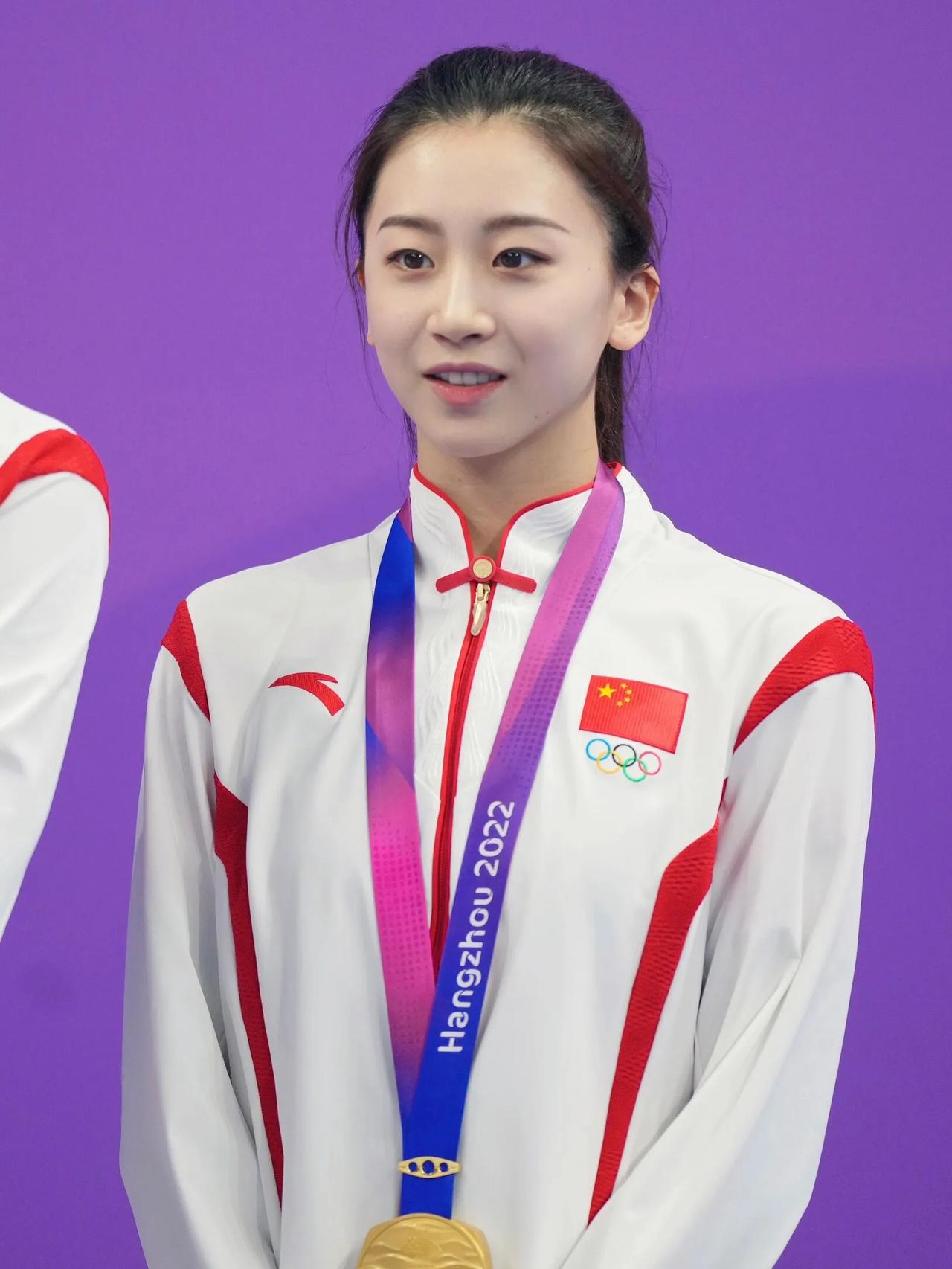 巴黎奥运会中国代表图九大美女
1、程文涛（1998）女子花样游泳队，身高170，