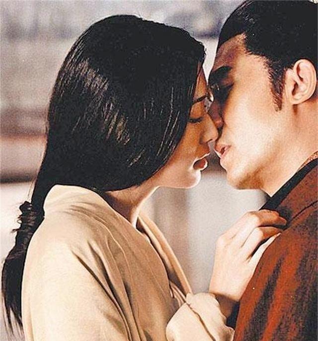 公元200年，孙策被刺死，妻子大乔要以死殉情，但被弟弟孙权拦下了，他说，“嫂子，