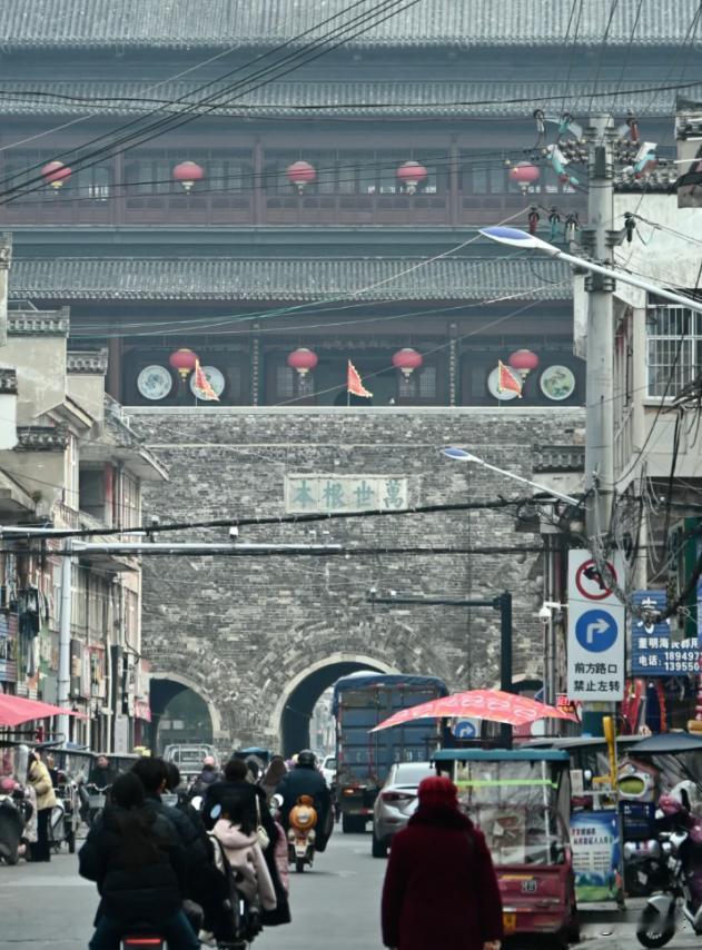万万没想到，
洪武八年建造的鼓楼，历经600的风雨都没事，
如今重修之后，仅仅坚