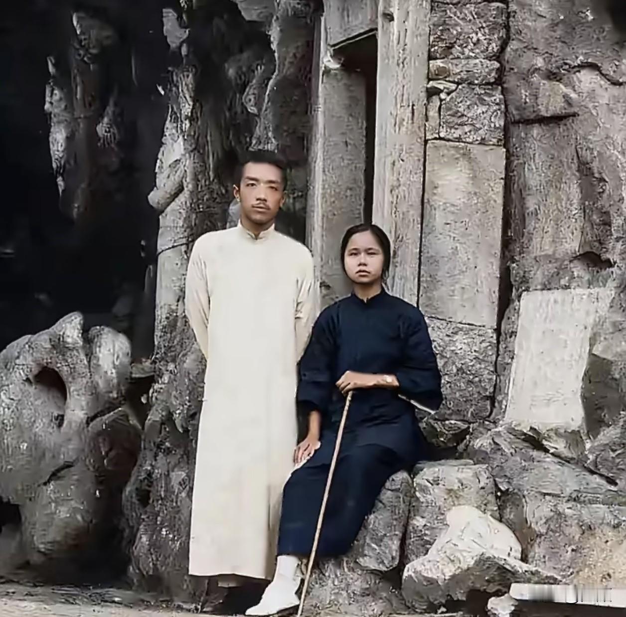 1923年9月，杭州烟霞洞山石前，定格了胡适与曹诚英短暂却刻骨铭心的时光。二人本