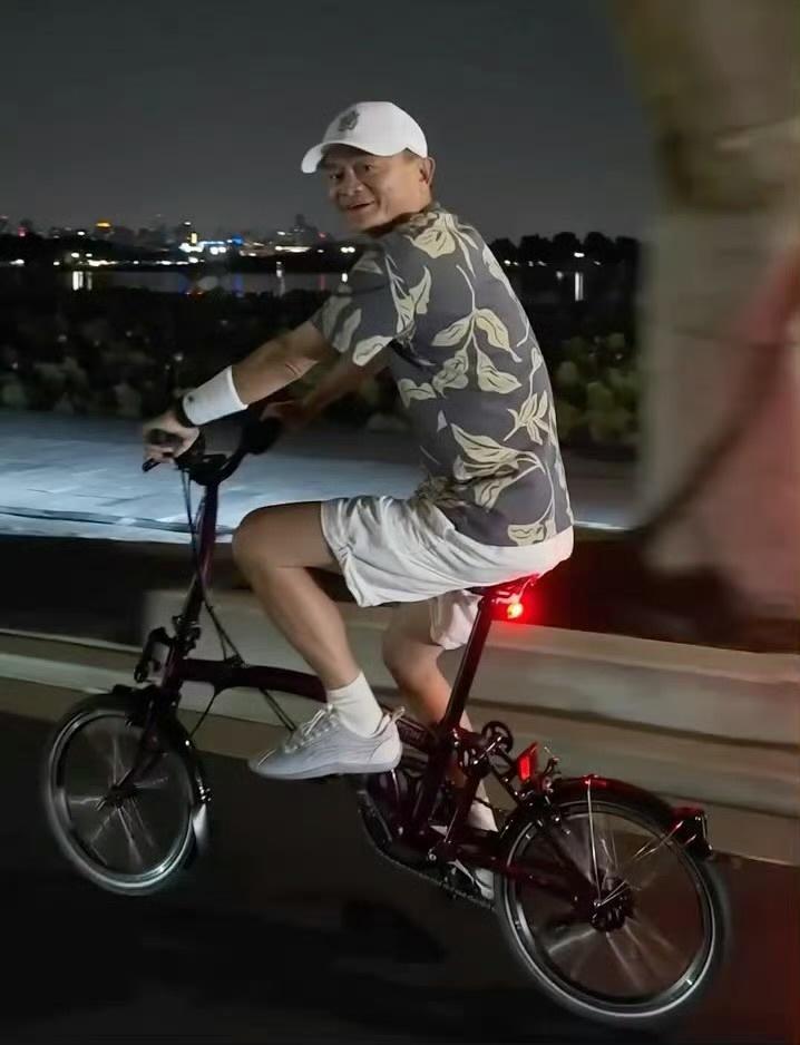 如果你偶遇马云，第一时间也是拿出来手机拍照？ ​​​