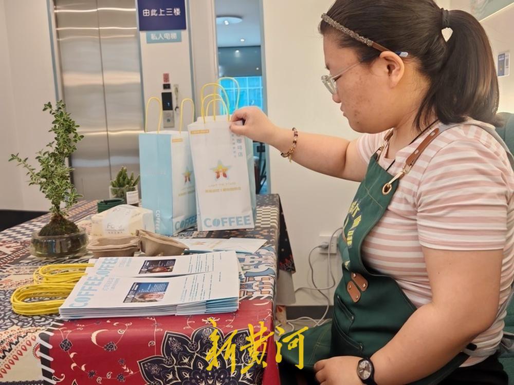 济南这家咖啡店：请“星星的孩子”来上班！“能不能加入我们的咖啡馆微信群，有活动！