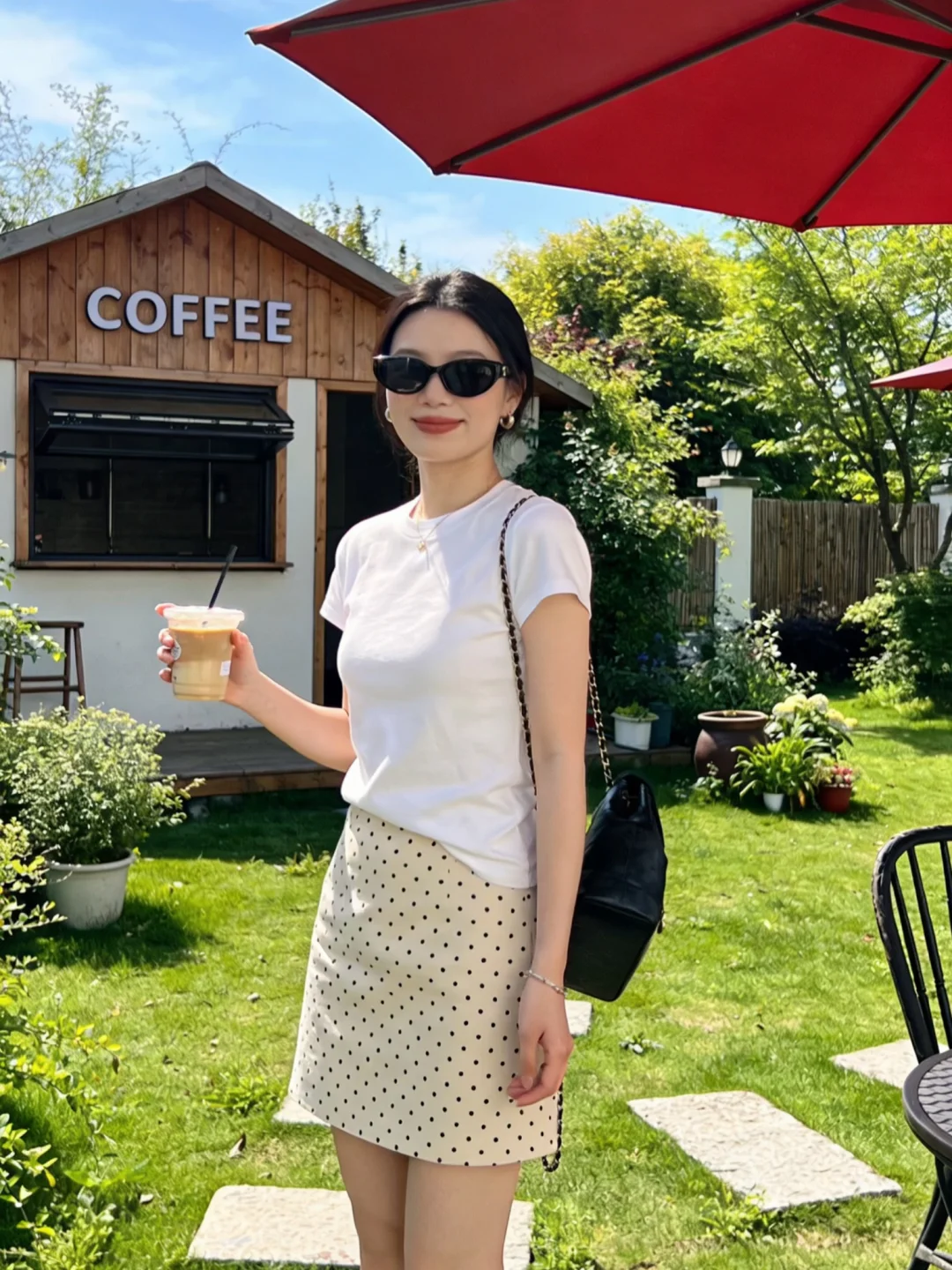 白T穿出氛围感 ｜波点裙加分不少