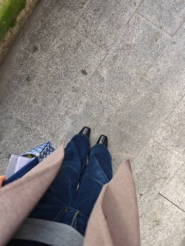 气质女人骑电动车<br /><br />气质女人的代价<br />走路...