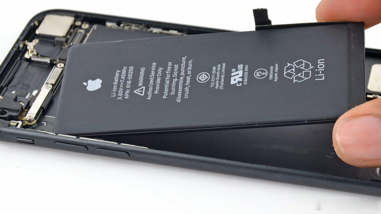 网络上长期流传一则热门说法：欧盟将在2027年强制Apple为iPhone改用用