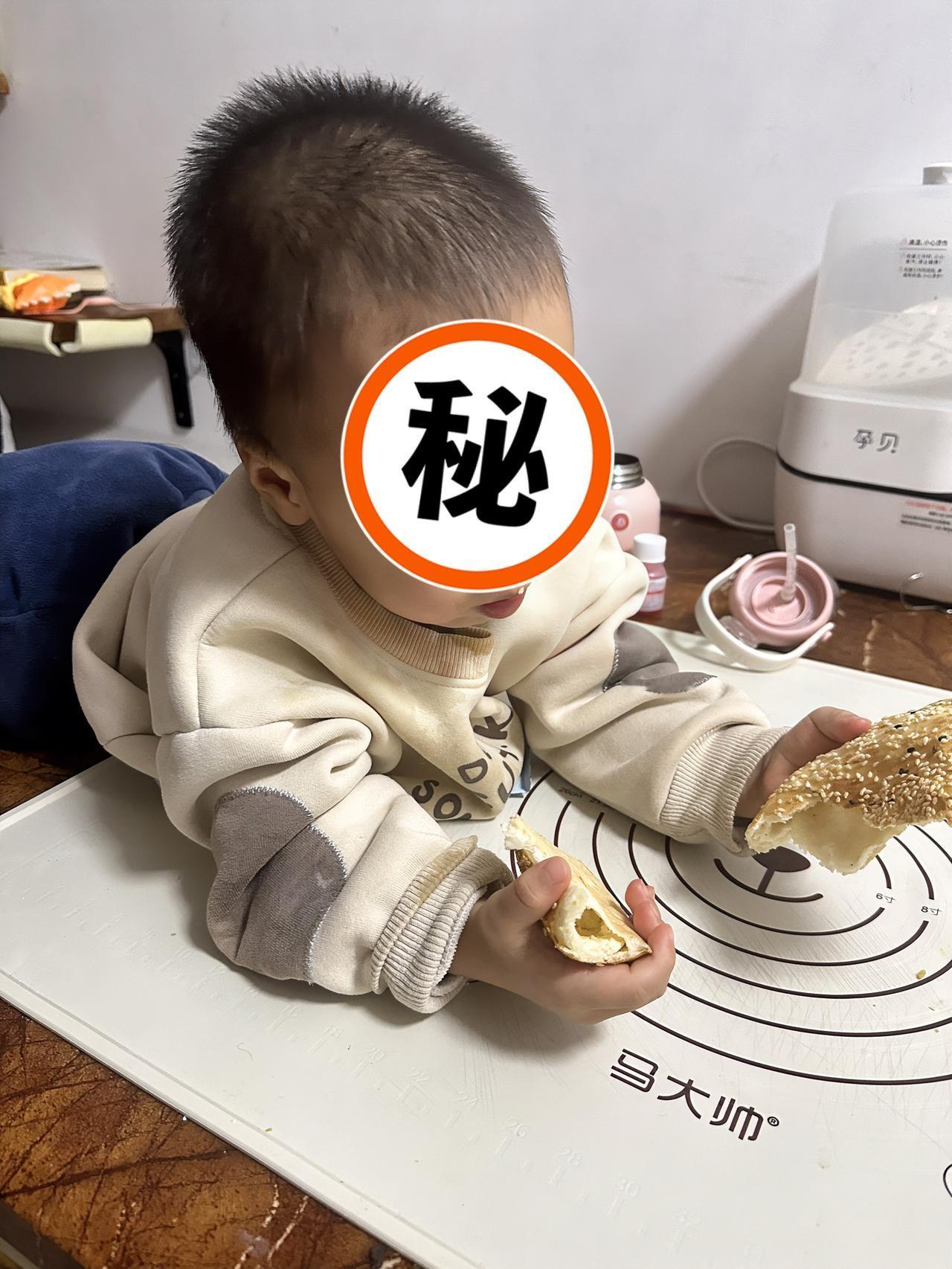 每日记下三件小确幸
1️⃣今天给臭小子打疫苗，打完感觉有点蔫儿，回来就发烧了，3