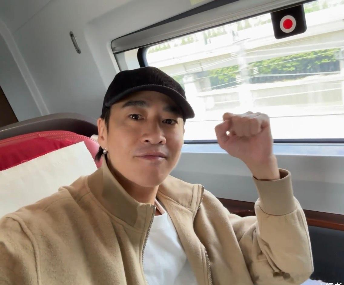 何润东现身宿迁奥体帅气的！“西楚霸王”来了！可惜没有骑马！何润东还真的是有一股枭