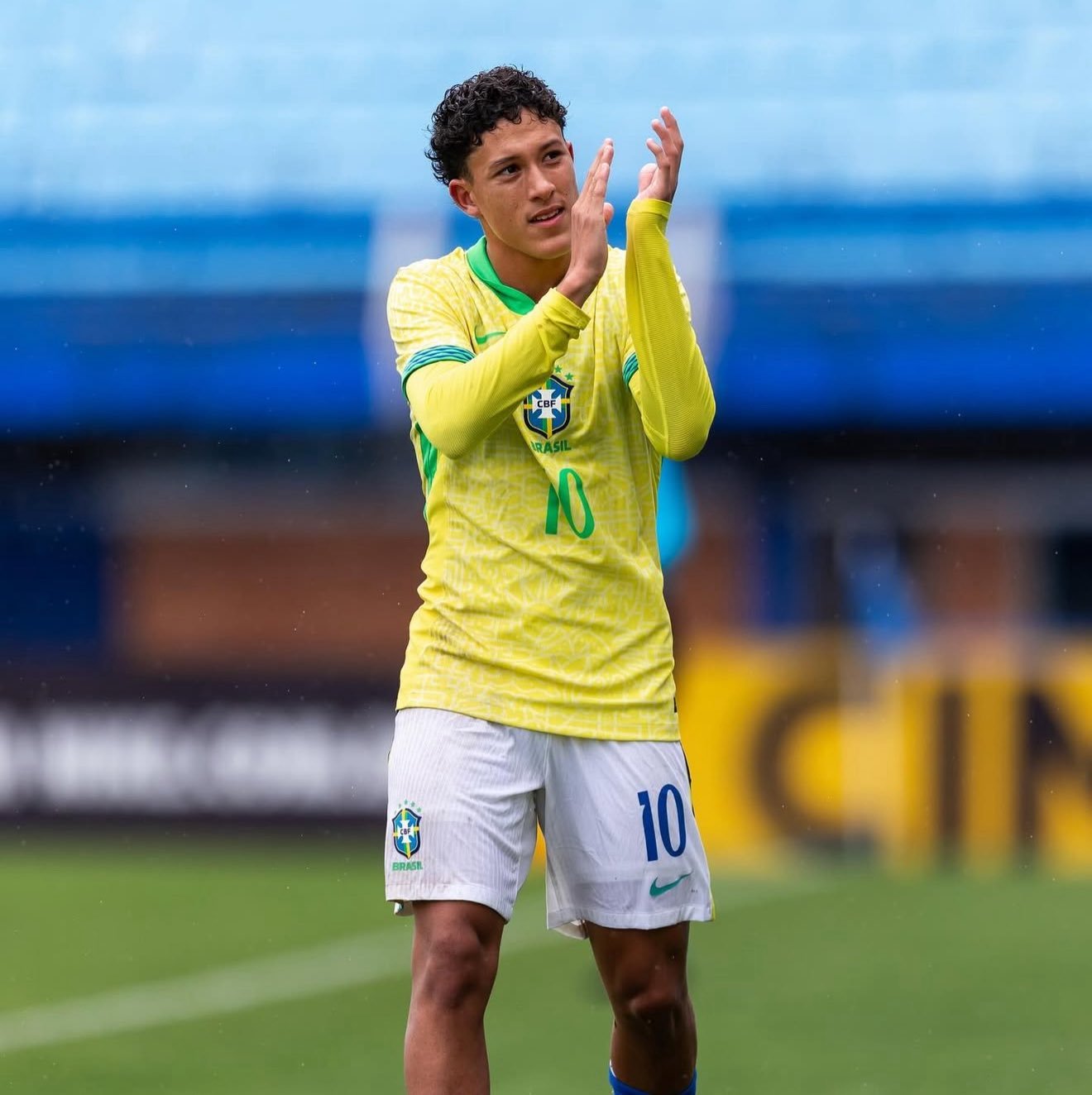 🇧🇷Felipe Morais：- 17岁 中场.- 切尔西向克鲁塞罗报价€