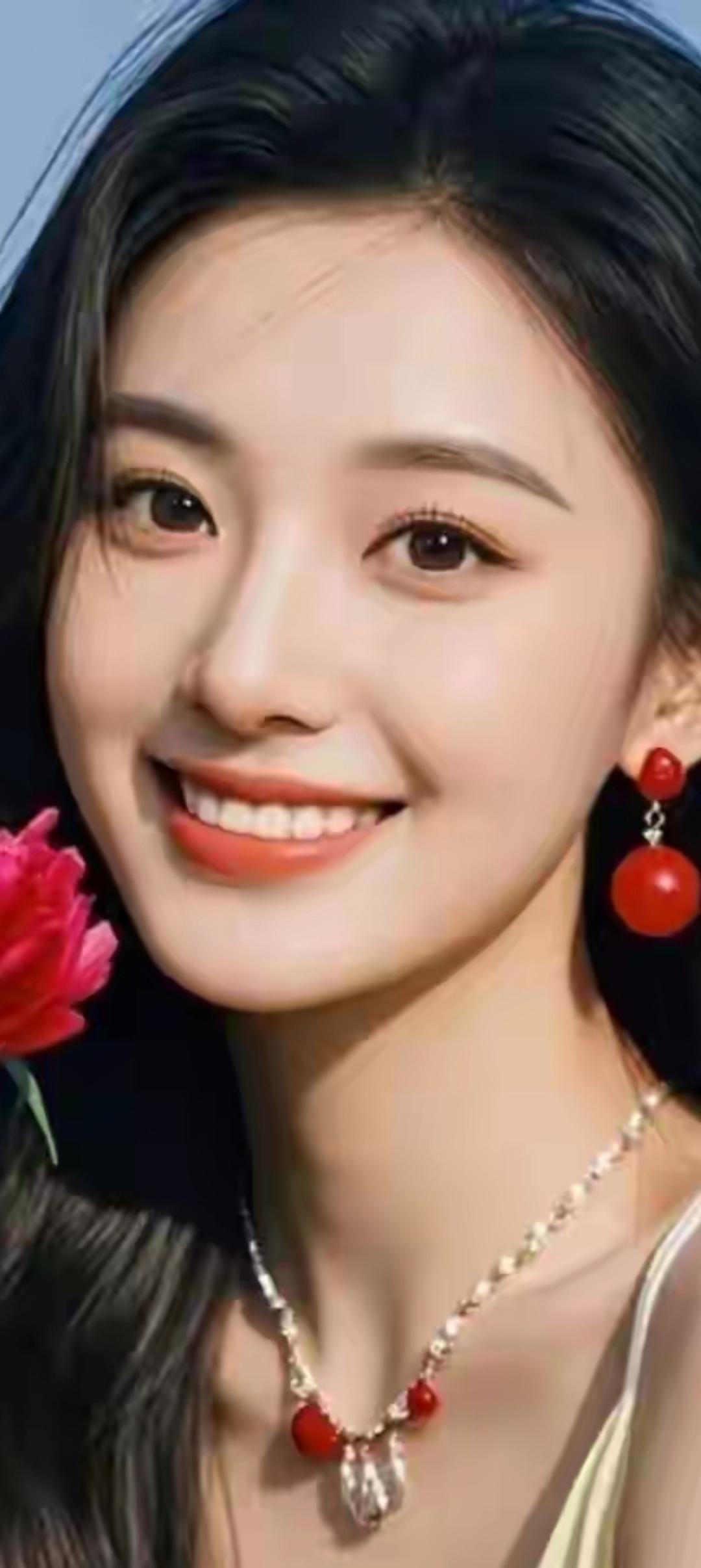 甜美笑容，红唇与红花的完美呼应，优雅项链点缀，尽显迷人魅力！🌹💄✨