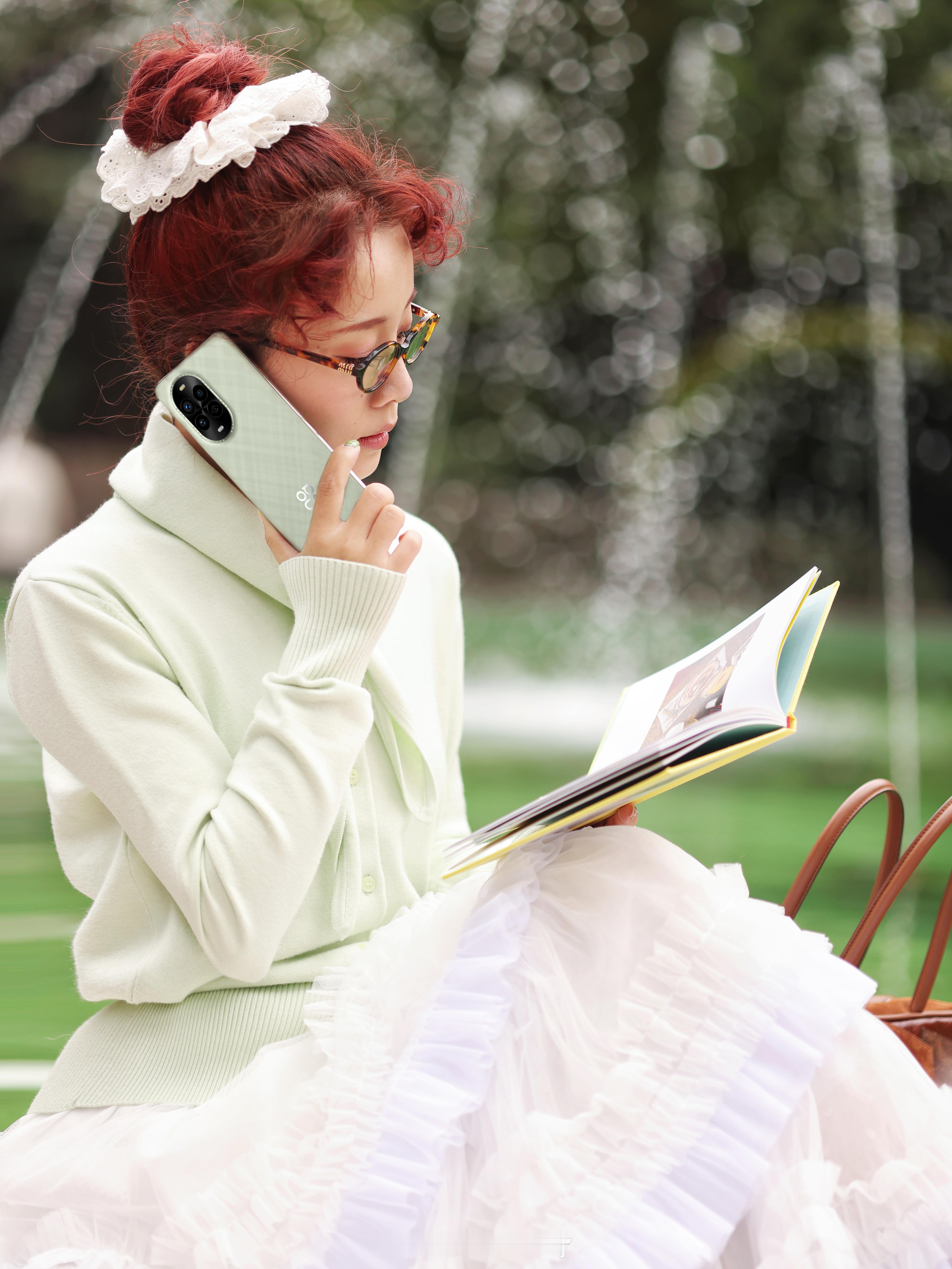 今天的手机是“学院风”的～手机上的格纹太嗲啦！ 📚 ❅ﾟ. * 🔖 