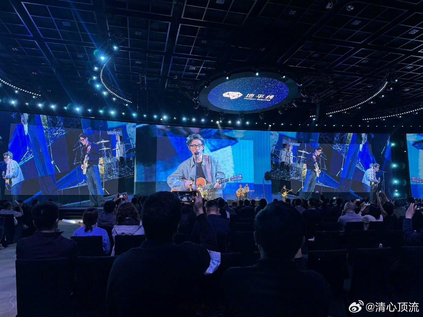 原来芯片发布会可以这么浪漫当算力化为指尖星光，每一次启动，都是与智慧并肩的温柔远