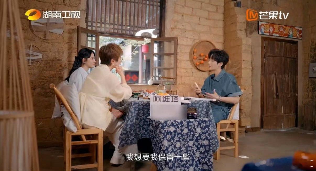 陈楚生[超话]陈楚生说还在适应真人秀湖南卫视背后真人秀或许需要套路，但陈楚生偏要