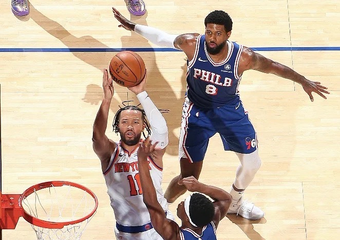 NBA季后赛，尼克斯108-94击败76人，系列赛3-0领先。本场比赛布伦森状态