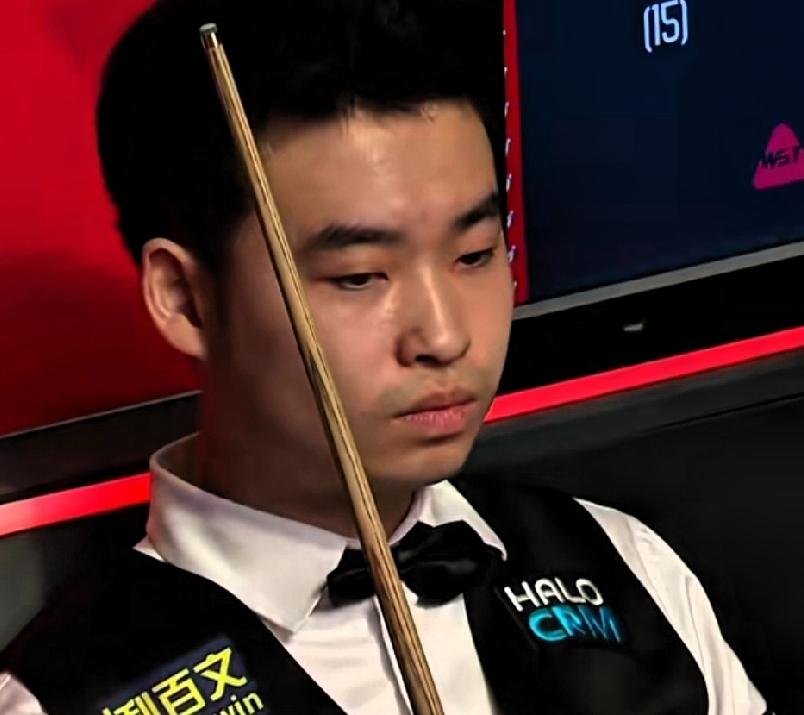 第12局，瓦菲9-3拿到赛点，斯佳辉完全不在状态，神情疲惫，毫无斗志，不用到下半