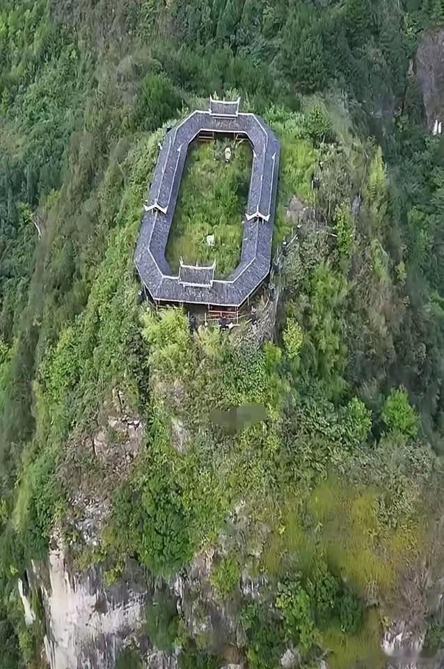 放在古代，这就是梁山的“聚义厅”吧？[并不简单] 
