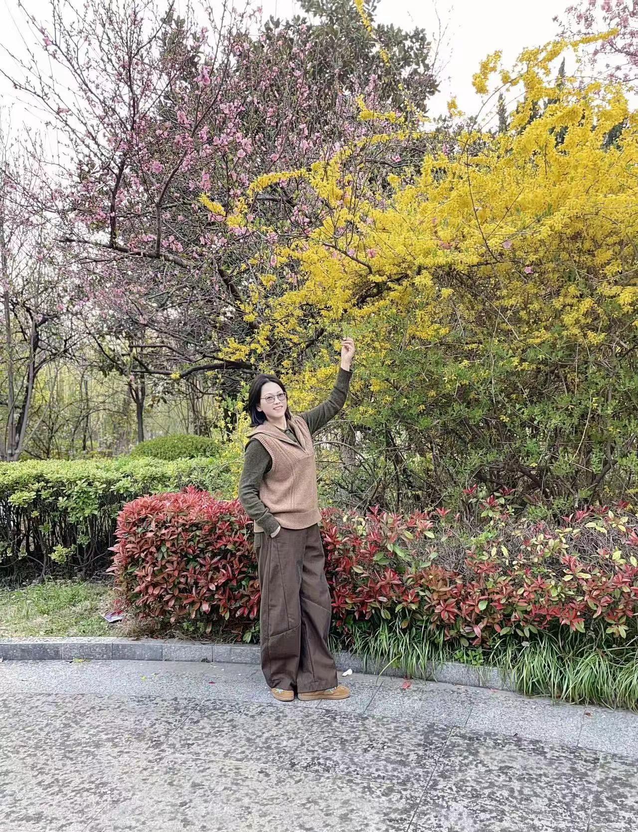 春花灿烂，暖风送香！沉浸美好，添意增彩！☀️☀️🍎🍎🍀🍀