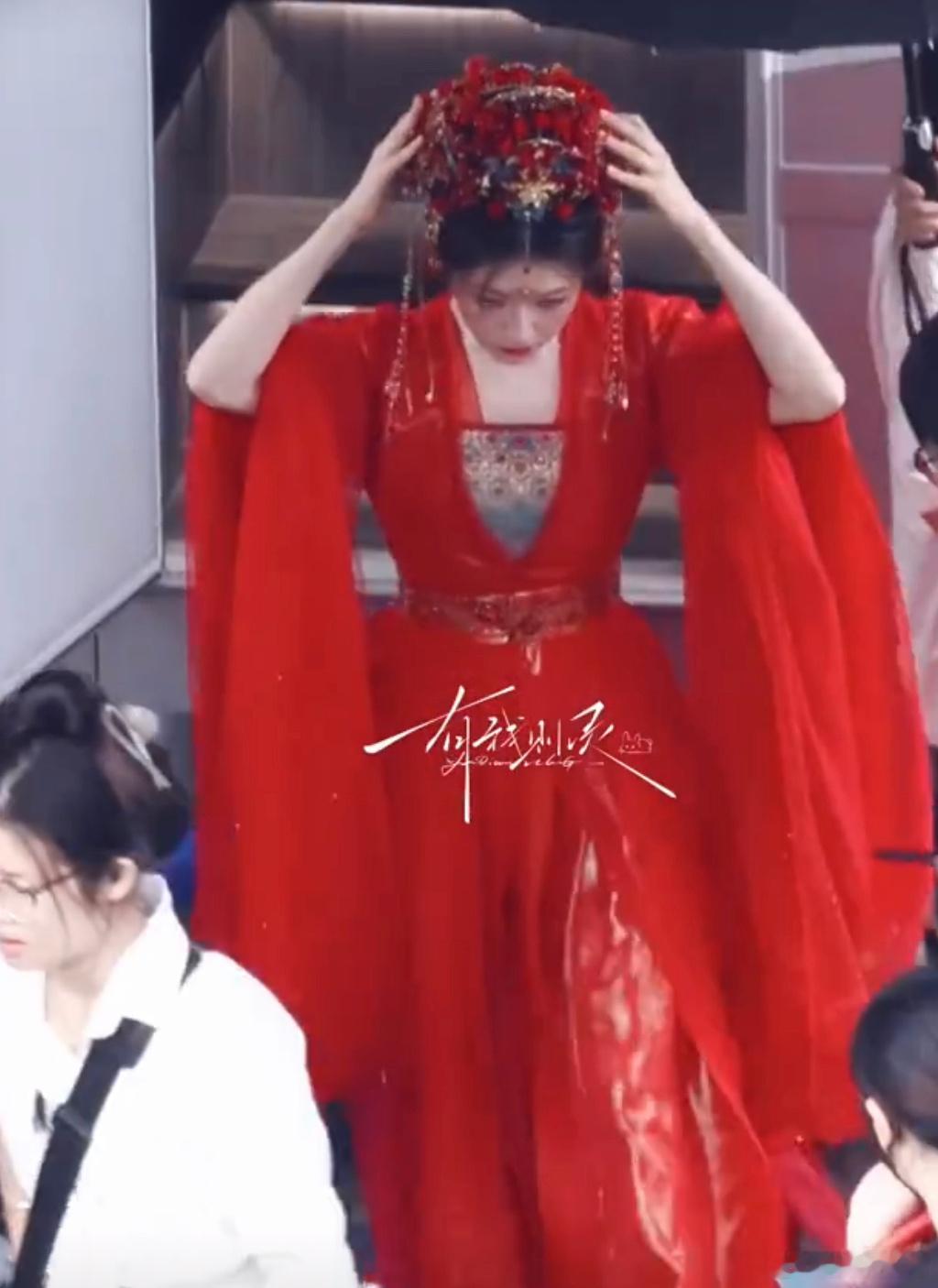 李兰迪《千夜奇谭》千云兮婚服路透，红衣灿如玫瑰🌹 ​​​
