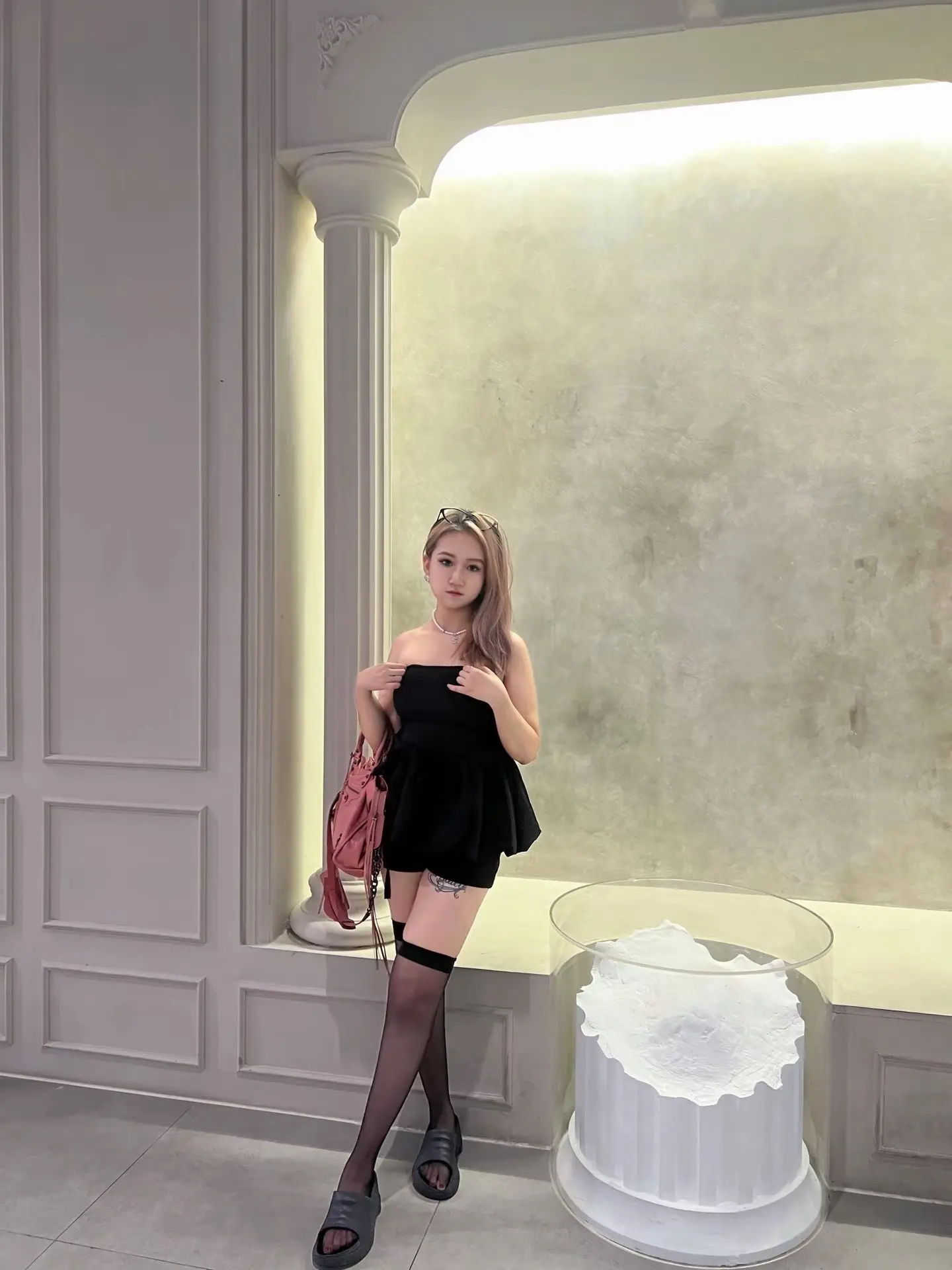 地震了 S跑了 我还被拴在笼子里 谁来救救我