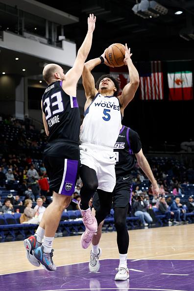 明尼苏达森林狼将与后卫扎伊昂·普林签下一份双向合同。此前，森林狼在周六裁掉朱尔斯