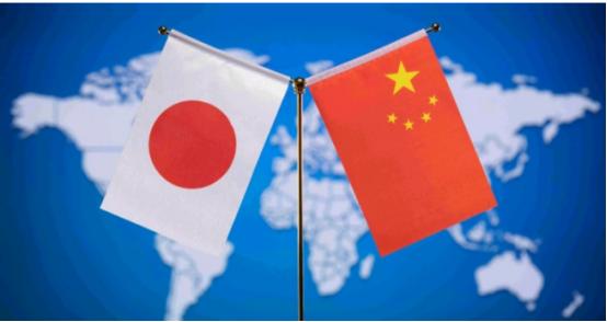 日本国内非常的紧张！在我们点出琉球问题之后，11月23日，自民党前议员户嘉敷直美