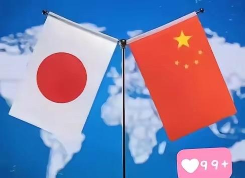 这两天，日本媒体罕见地集体破防了。

几艘中国科考船在太平洋上漂着，没开一枪没打