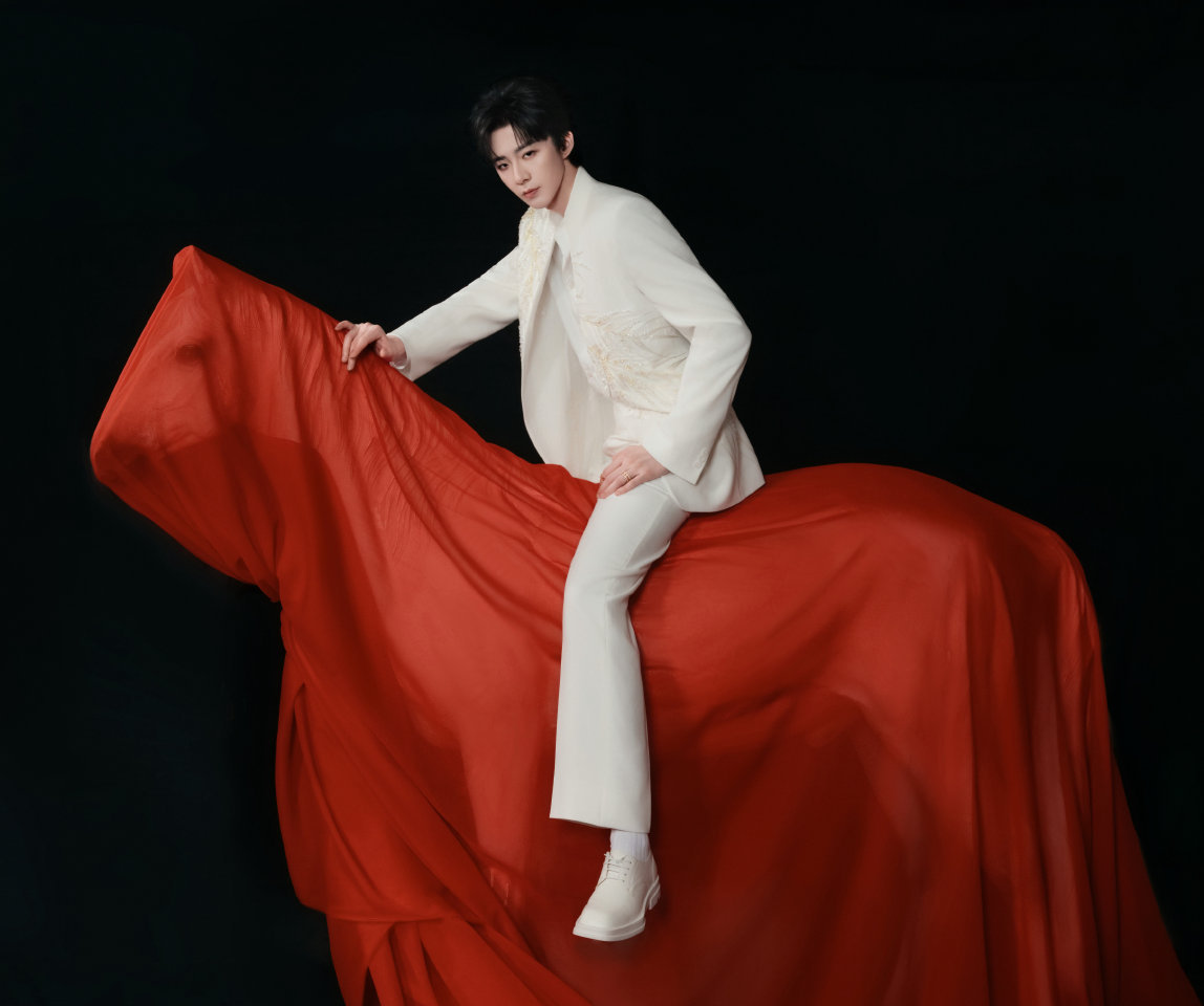 刘宇宁马力全开共迎新春央视春晚节目单来啦。第26个节目。刘宇宁《许我再少年》 