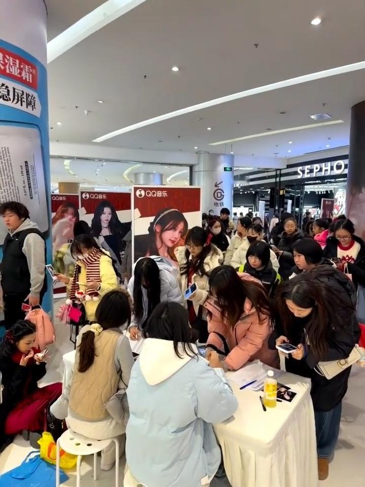 虞书欣生日会，线下粉丝到现场了 