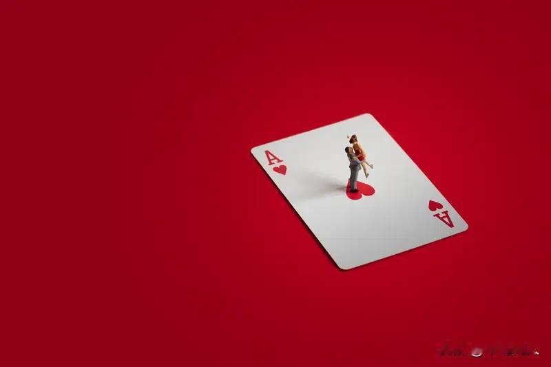 办公室的日常八卦
（首先声明，以下内容纯属被动听，从来没有主动打听，如有熟人阅读