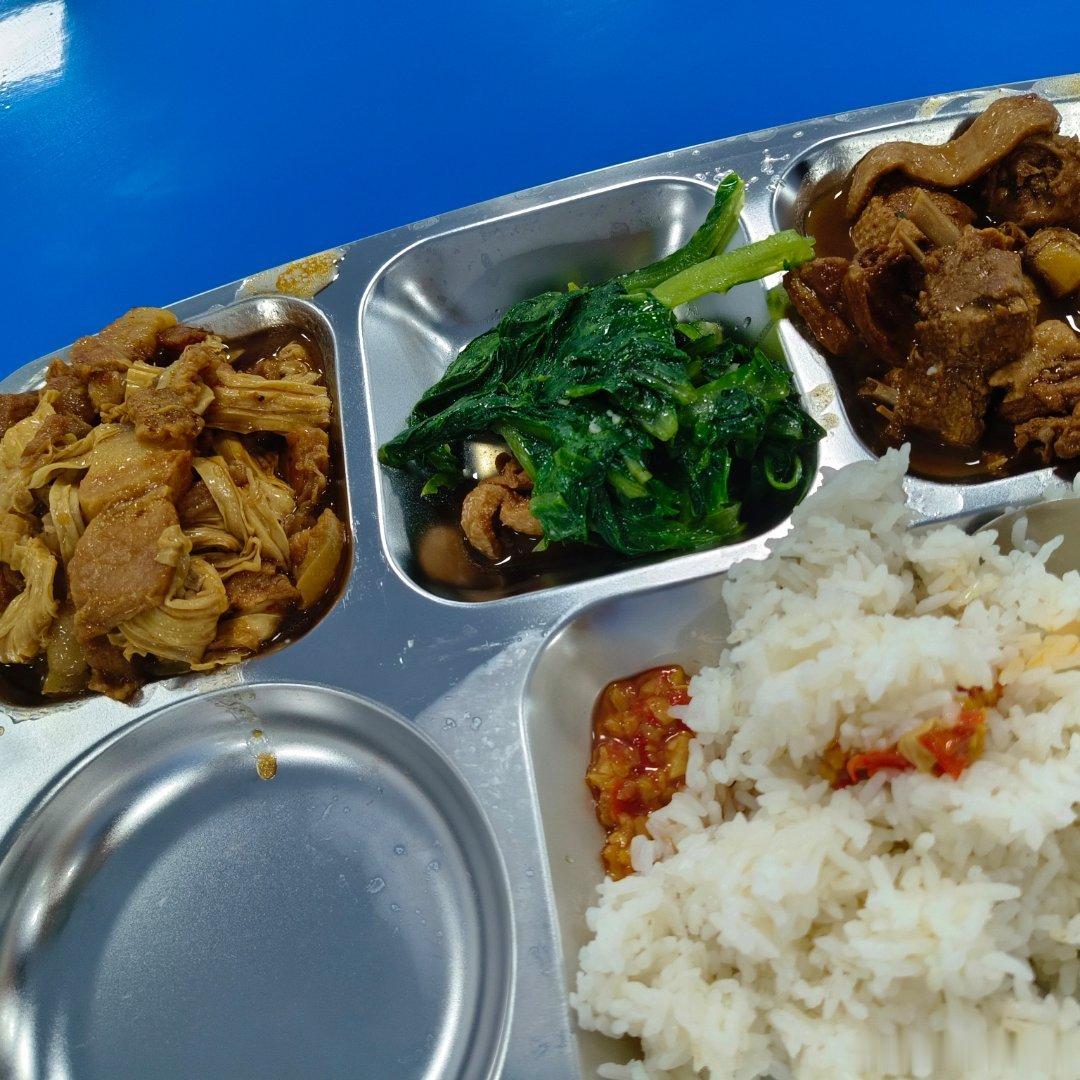 我滴天，今天伙食好啊这个辣椒超级好吃啊啊啊 