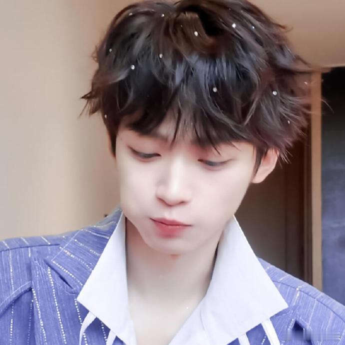 梓渝泸州美食vlog微醺逛吃指南：先去国窖广场闻酒香，再去大排档来盘酒香肥肠。 