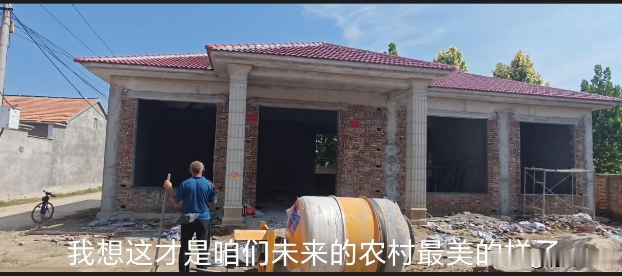 骑行到山东乐陵市铁营镇赵滩子村，在马颊河岸边看到一栋刚完成主体土建的单层农村自建