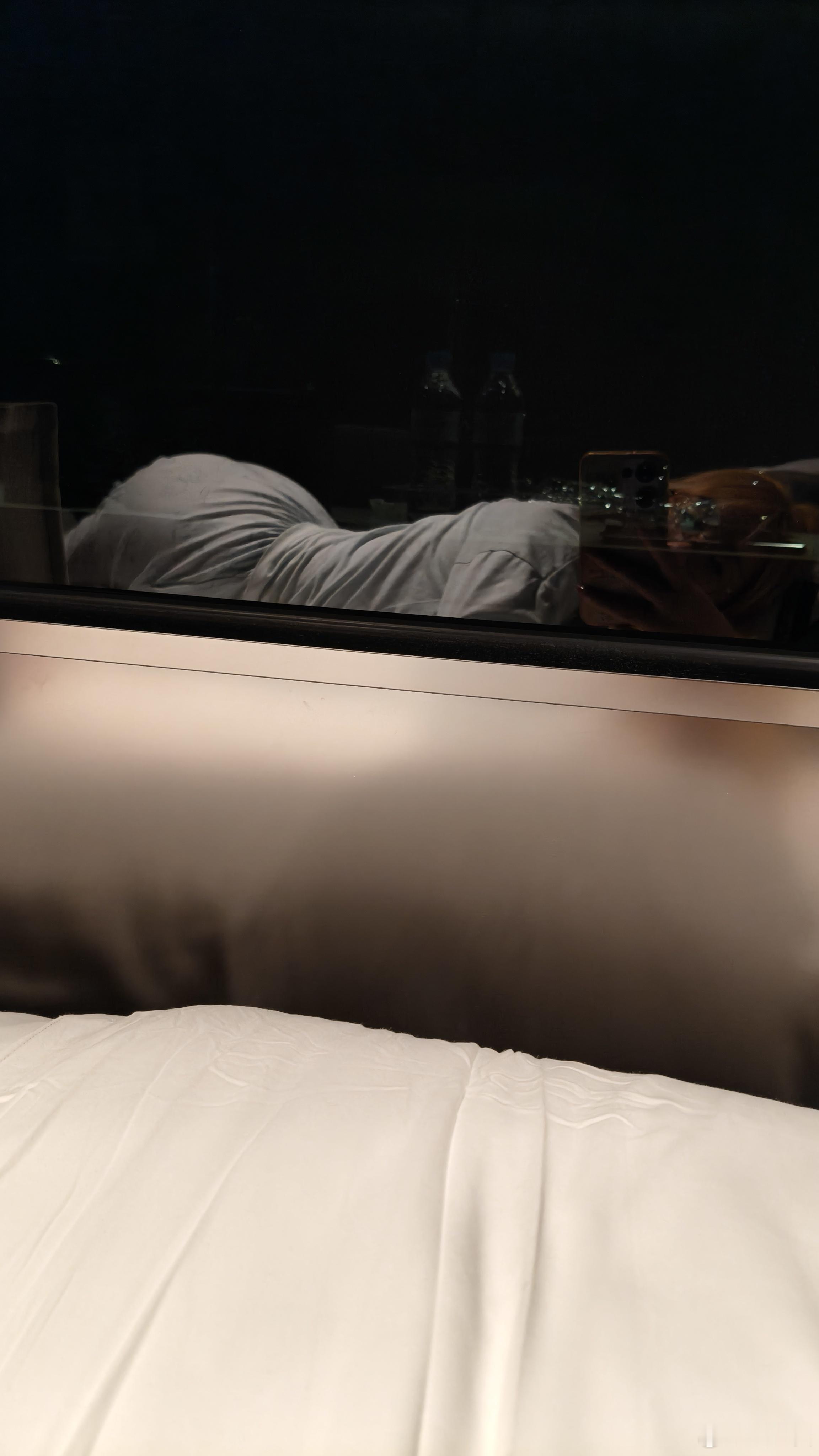 即使是睡衣也无法掩盖（?） 