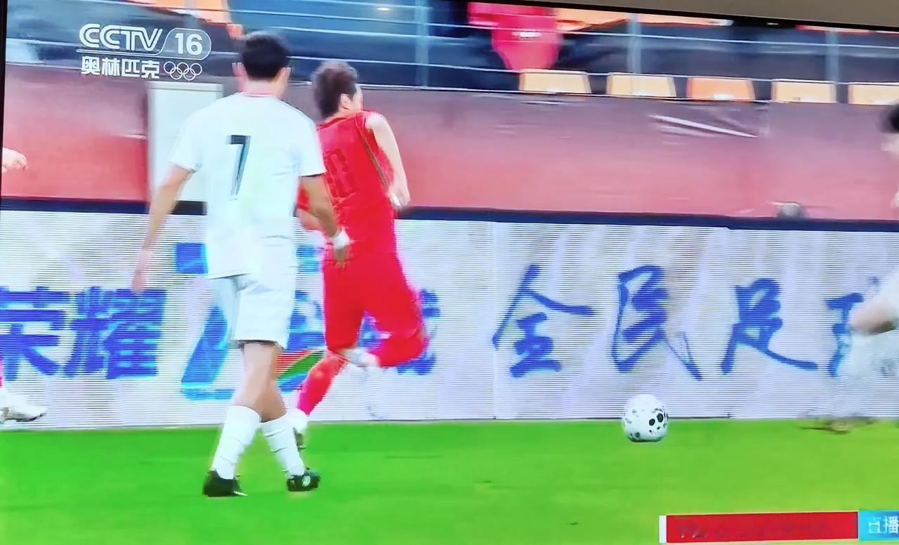 邵佳一终于醒了！国足真踢不了四后卫！这场对塔吉克斯坦，邵佳一排出五后卫，打541