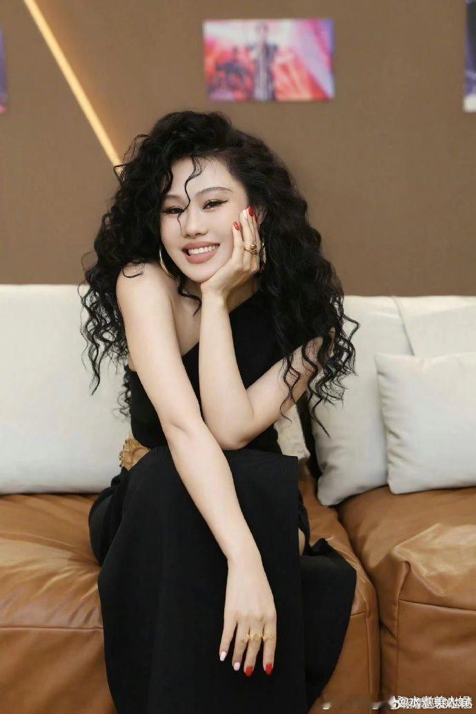 #袁娅维80舞台简直易如反掌#袁娅维的实力一直是毋庸置疑的，真的是一个非常有能量