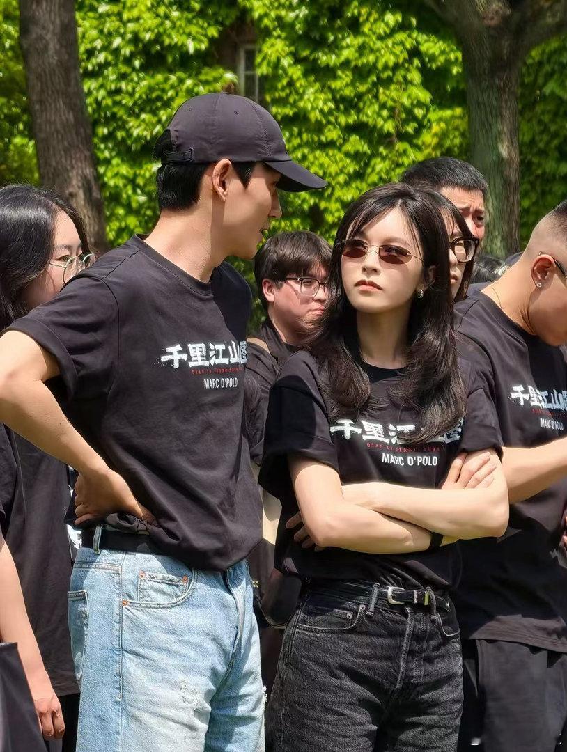 文咏珊进组千里江山图 看到路透里文咏珊的状态好好，《千里·江山图》的剧组氛围感觉